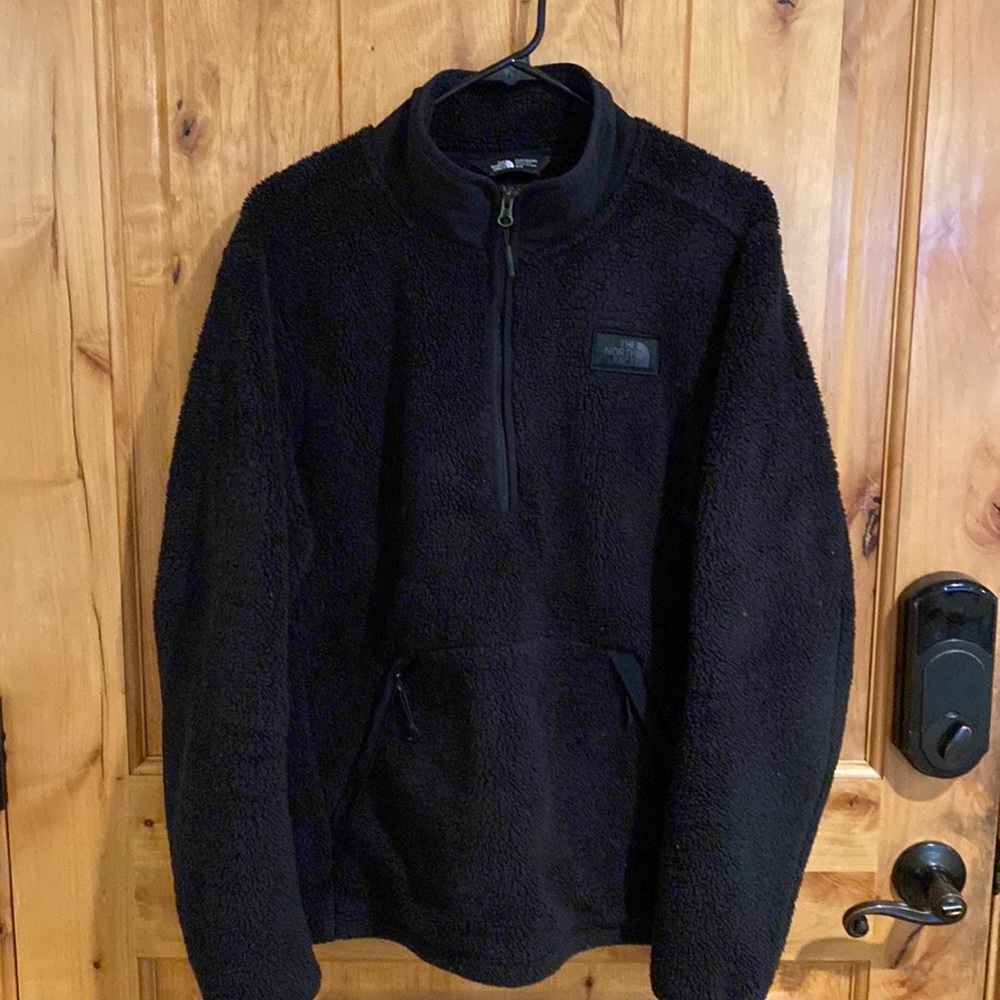 The North Face medium campshire fleece pullover in black